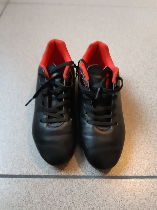 Продам бутсы  для мальчиков.