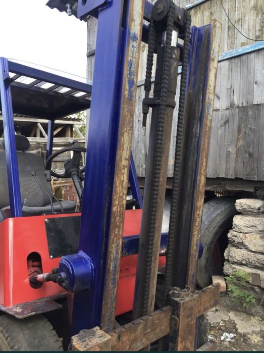 Вилочный погрузчик ( кара ) Балканкар .