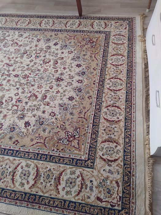 Продаётся палас в хорошем состоянии