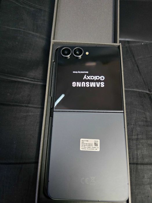 Samsung Galaxy Z flip 8 Graphite