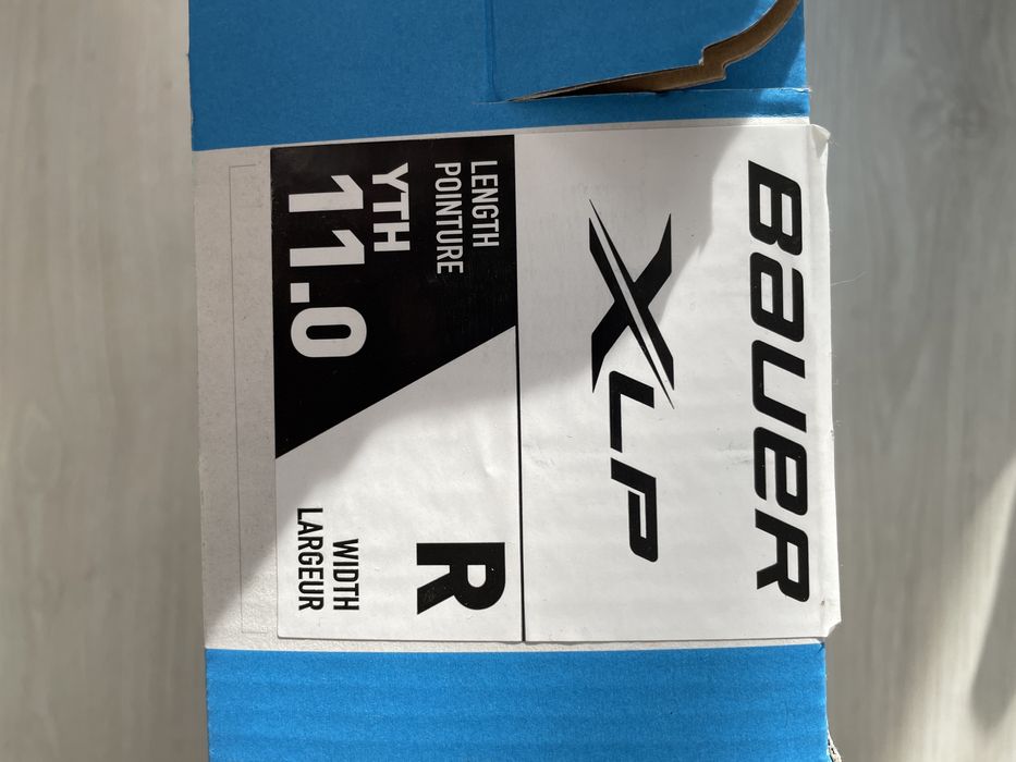 Коньки хоккейные