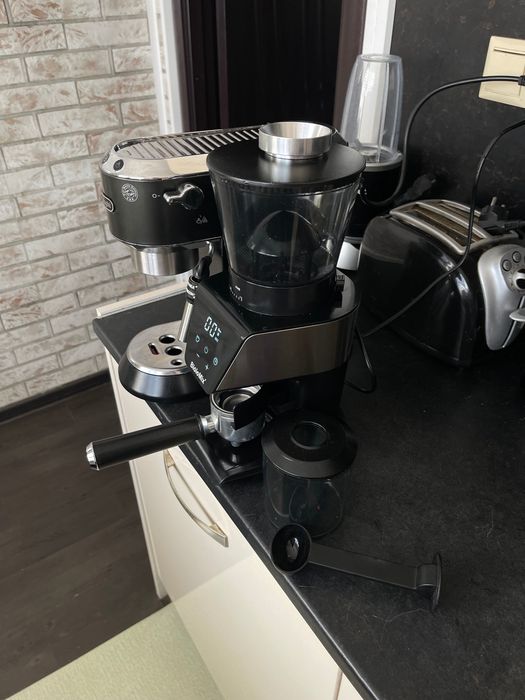 Кафемашина Delonghi Dedica + Конусна кафемелачка