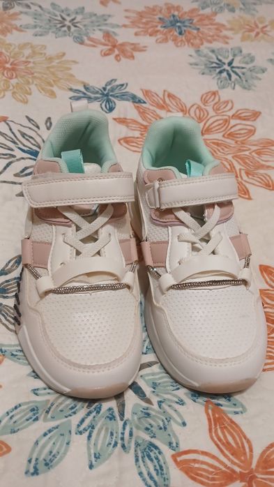 Продам детскую обувь