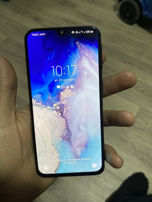 Продам samsung galaxy a40 в рабочем состояние