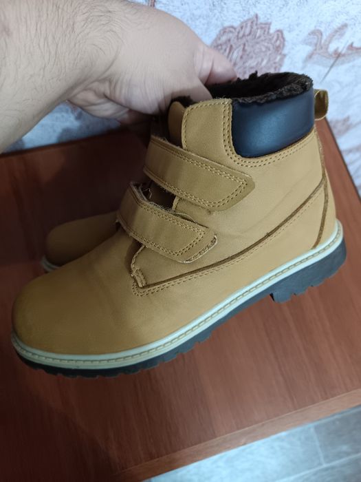 Продам осенние ботинки на мальчика