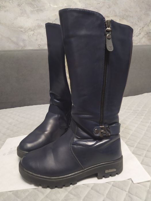 Продам зимние  сапоги на девочку