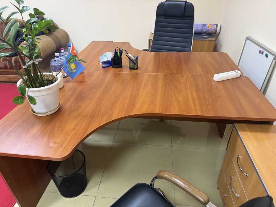 Продаются 2 стола в отличном состоянии