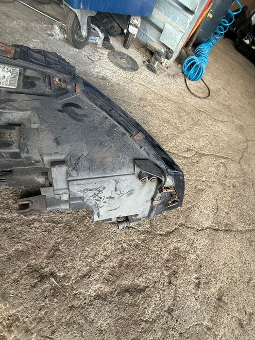 Ляв фар за Ауди Audi A4 B8 Обикновен 8k0941003