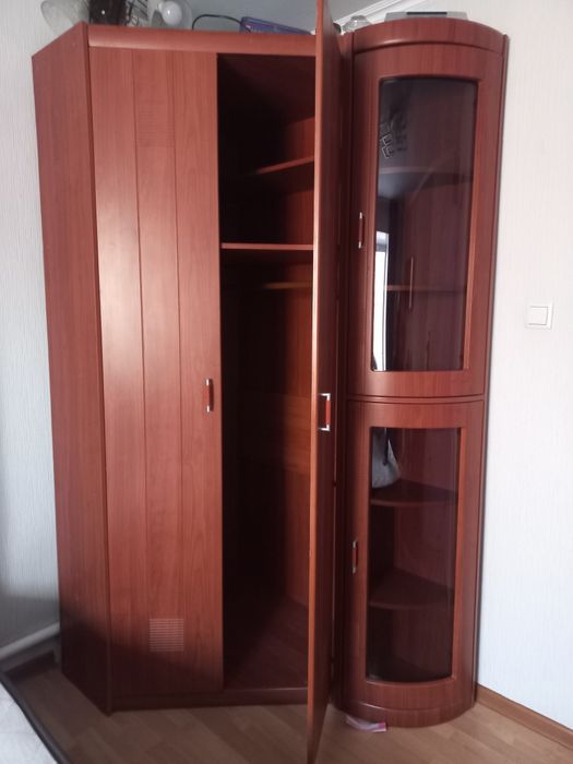 продам угловой шкаф