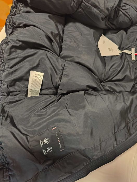 Geaca Tommy Hilfiger măsura L