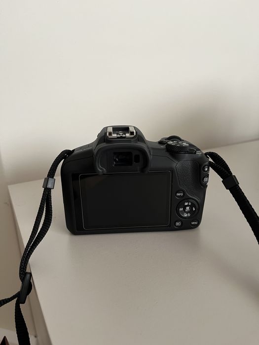 Canon EOS R100 + 2 обектива и чанта