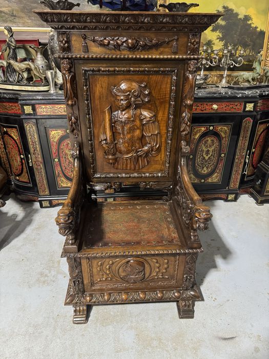 Scaun tron din lemn masiv, sculptat manual – cu ladă de depozitare