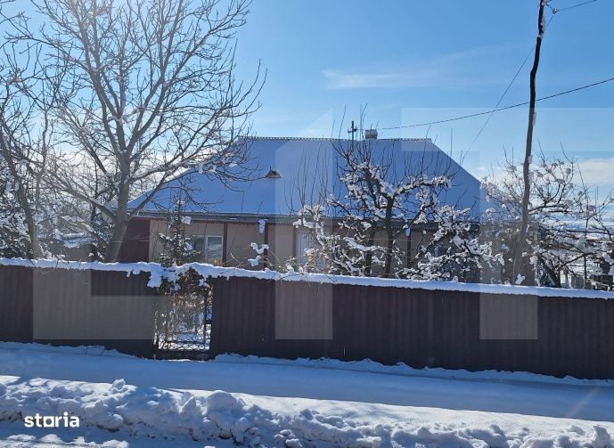 Casa de vanzare, 50 mp, zona Centrala - Calinesti