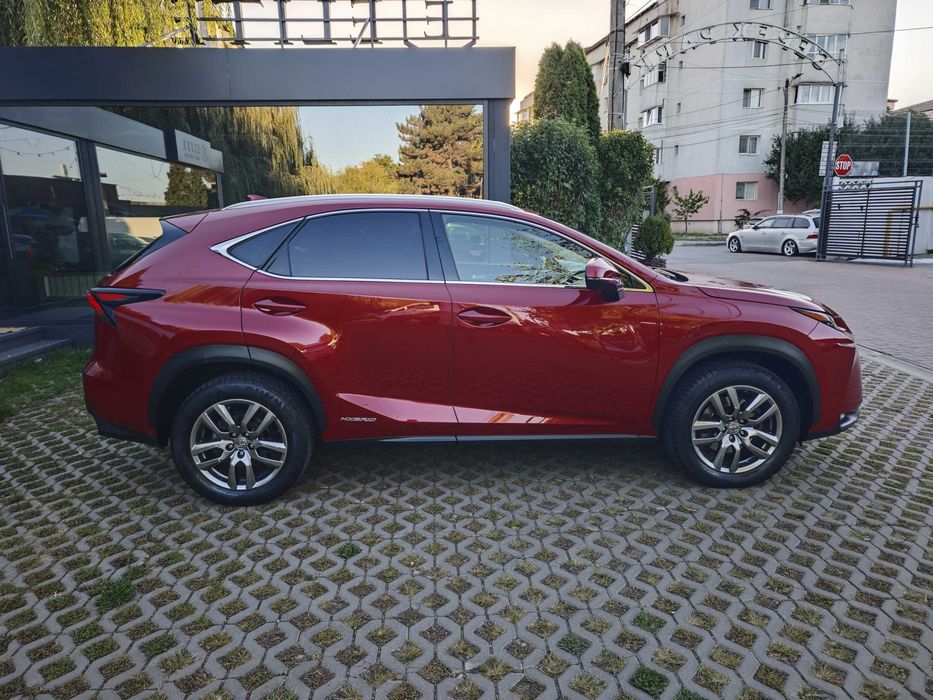 Lexus NX 300h Hybrid e-Four e-CVT
