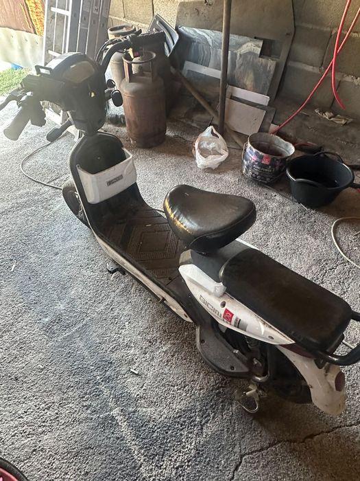 Продам электро скутер SK8