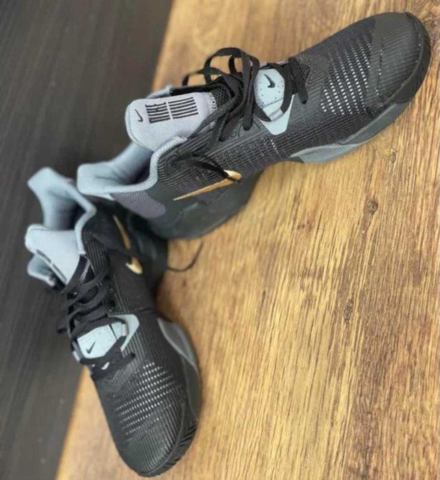 Маратонки Nike!!