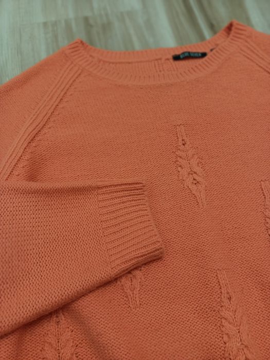 Pulover potrivit pentru M/L