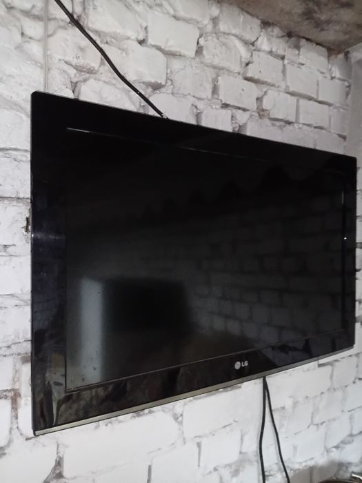 Продам телевизор Яссин,LG,Модем.
