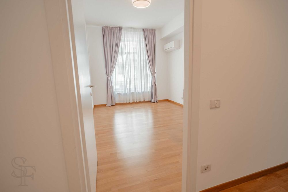 Apartament de 4 camere cu loc de parcare in Laguna Residence -