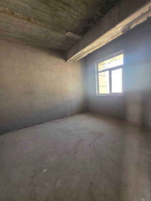 Продаётся 3х комн квартира на 3+4 этажах Ор-р 5 микрорайон Лагманная