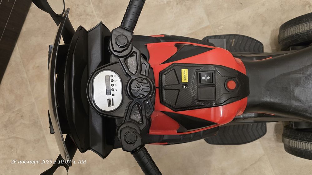 Продавам акумулаторно моторче