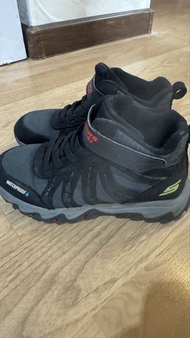 Продам детскую обувь