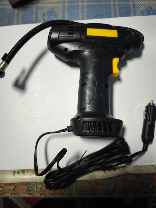 Compresor auto 12 V tip pistol
