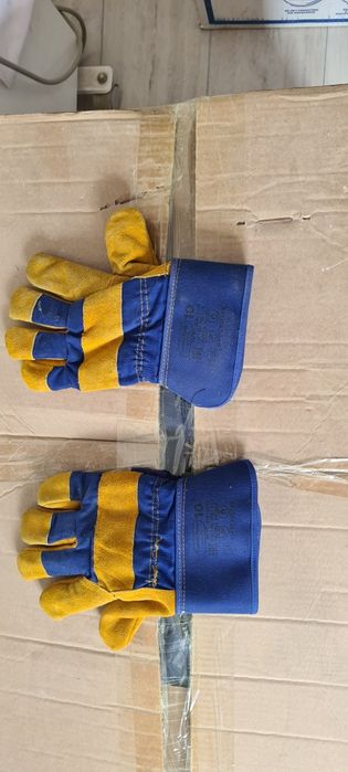 Продажа перчаток.