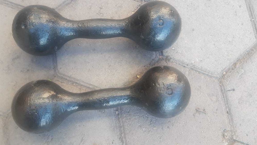 гантели, тренажер для пресса