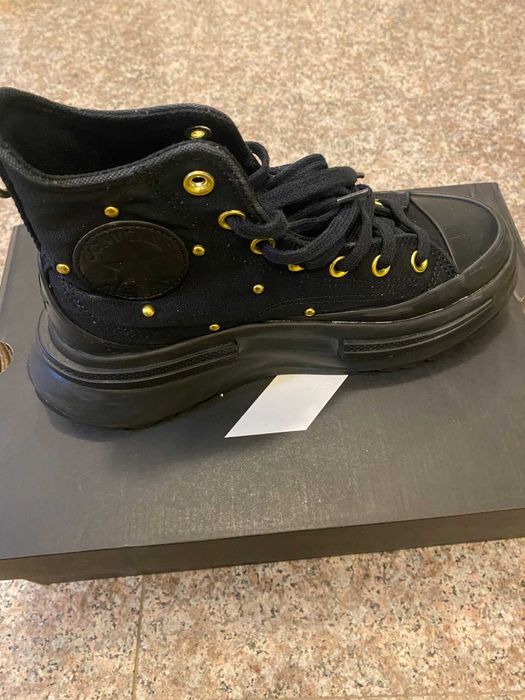 Converse inalti  dama negri cu detalii aurii .