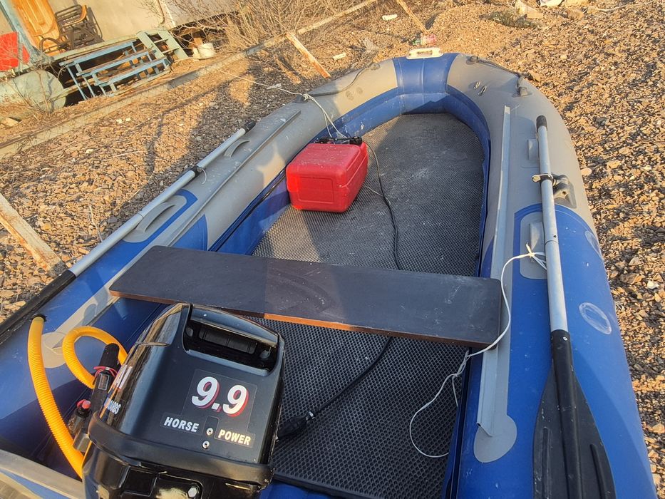 Продам надувную  лодку с мотором