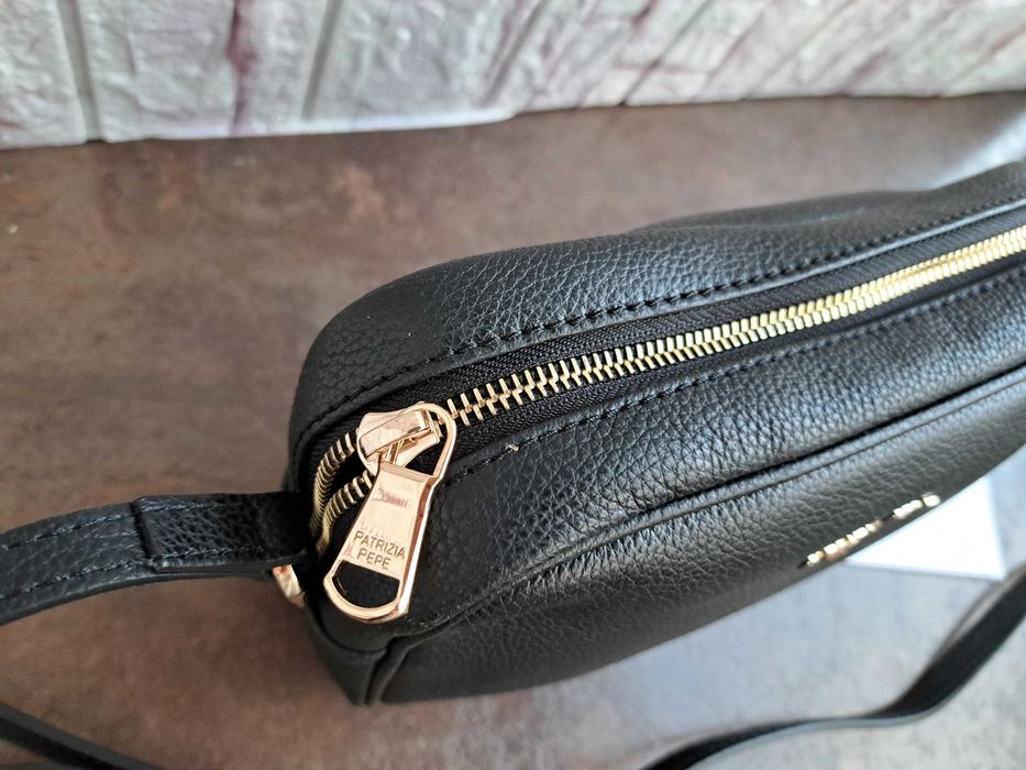 дамска черна чанта,Patrizia Pepe,малка чантичка-естествена кожа