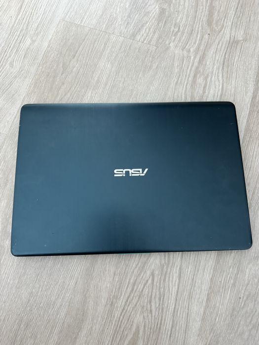 Laptop Asus VivaBook I7 8550U