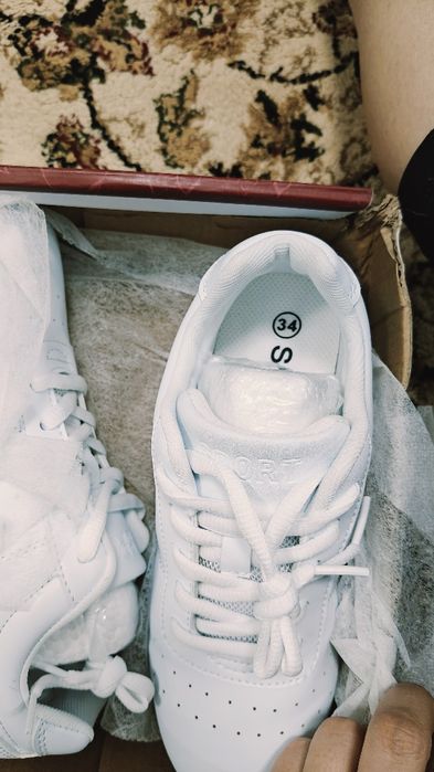 Продаю кроссовки