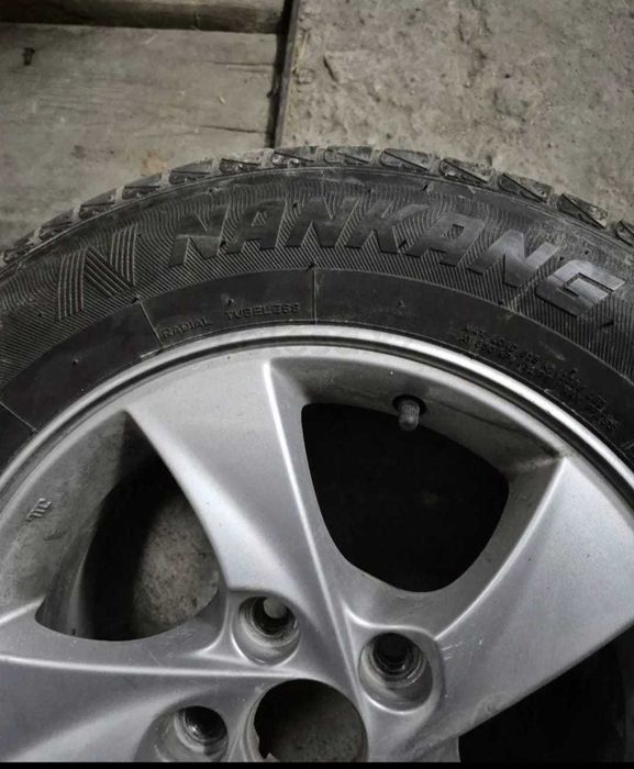 Продам летнюю резину с дисками