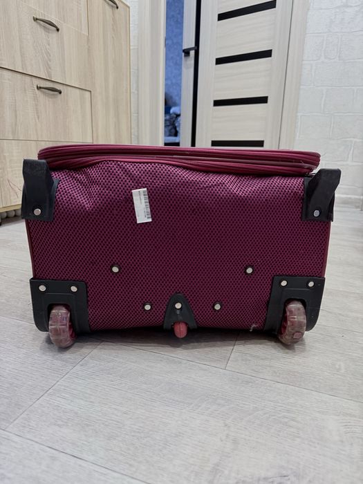 Чемодан дорожный