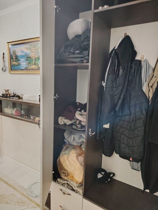 Прихожая продам.