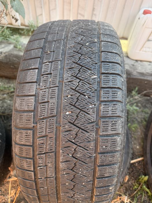 Шины 235/45/R18 2 штуки