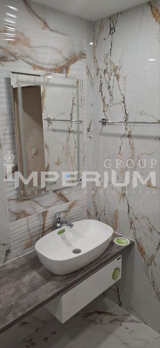 Нов двустаен апартамент под наем в района на Централна Поща, град Вар