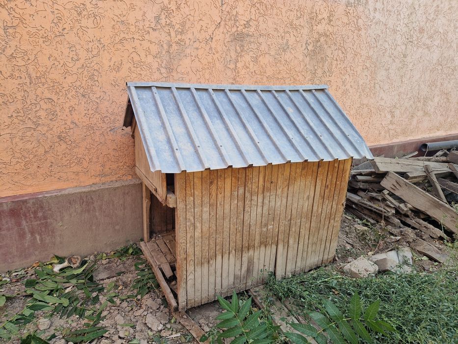 Домик для собак из дерево