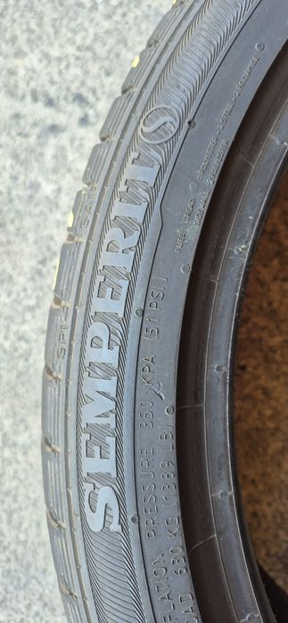 4 anvelope vara ca noi Semperit,fata 225/40/18,spate 255/35/18.Pretul este pe bucata.