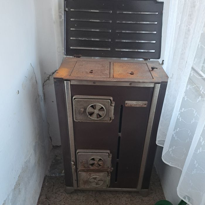 Soba cu samota pentru lemne sau peleti.