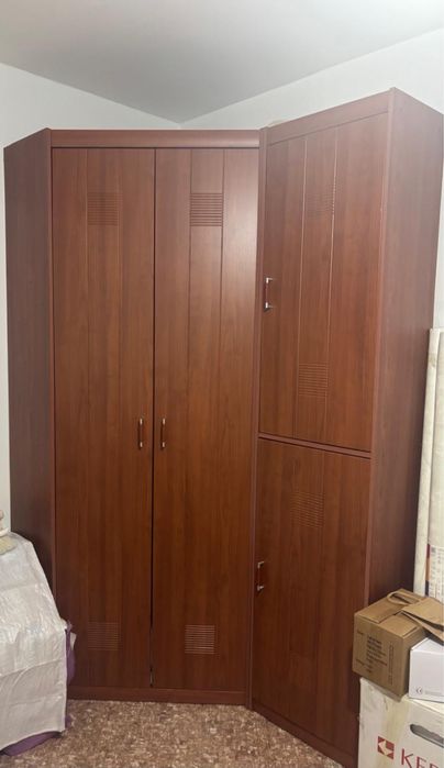 Большой угловой шкаф