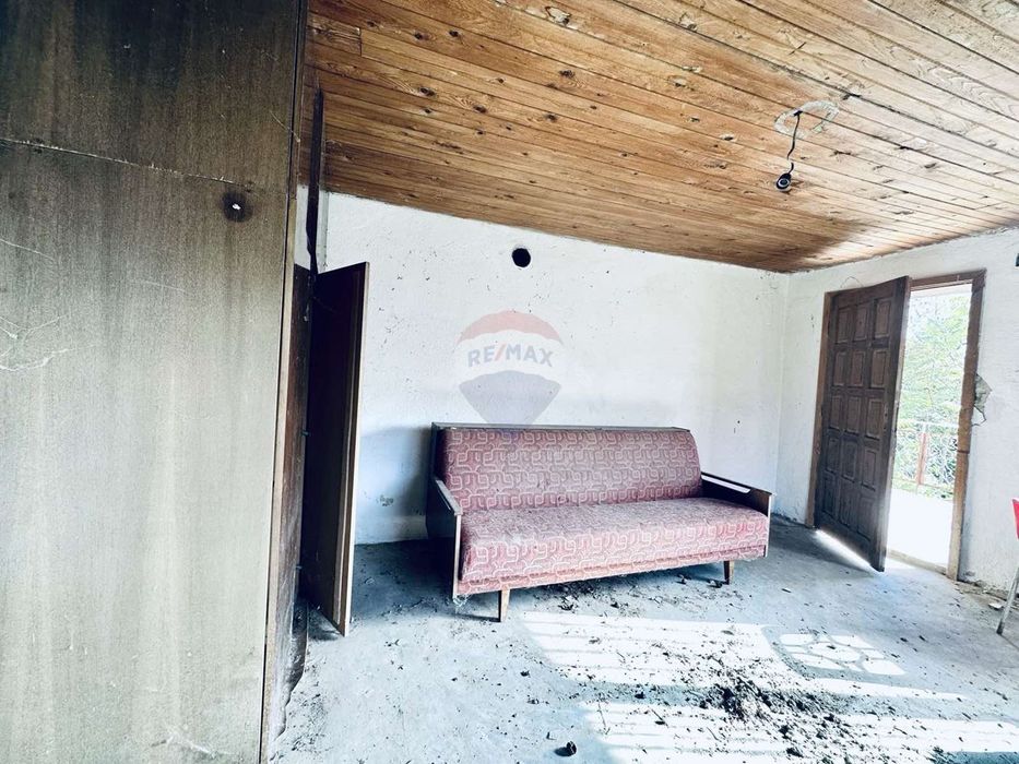 Двуетажна къща с двор и гараж за продажба, гр. Балчик, Я.И.