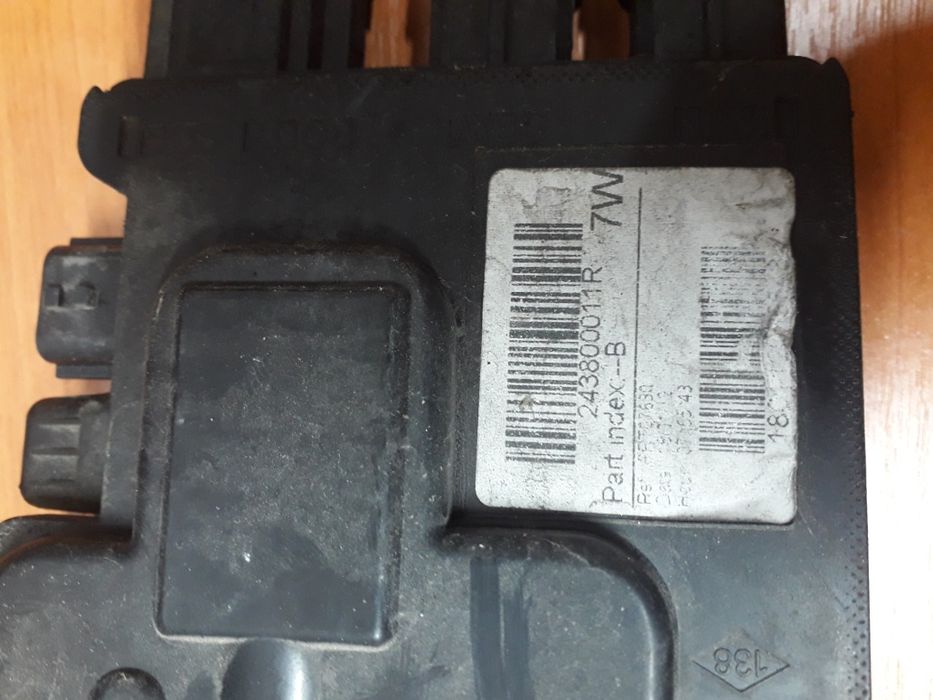 Tablou sigurante  borna baterie renault megane 3 scenic 3 fluence