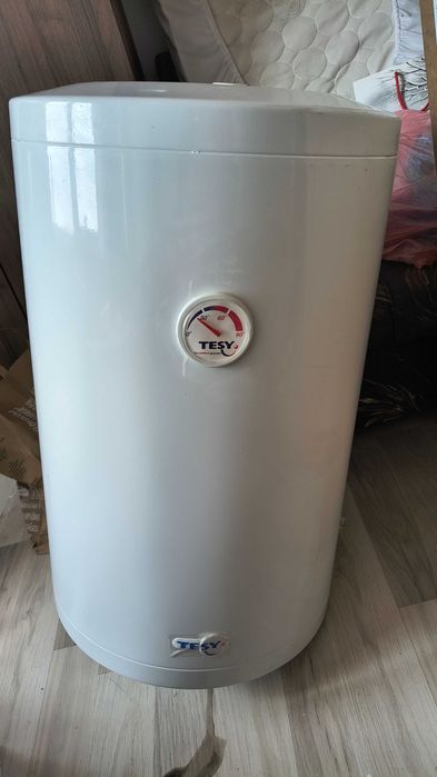 Продавам бойлер Теси 80л,2000W