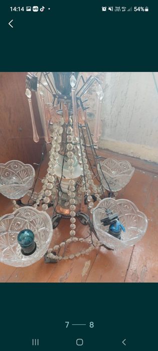 Продам ковры, люстру, раковину.