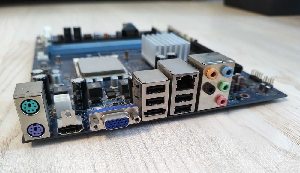 Kit PC Acer AX3400G AM3 + proc AMD Athlon II X2 215 + GeForce 9200