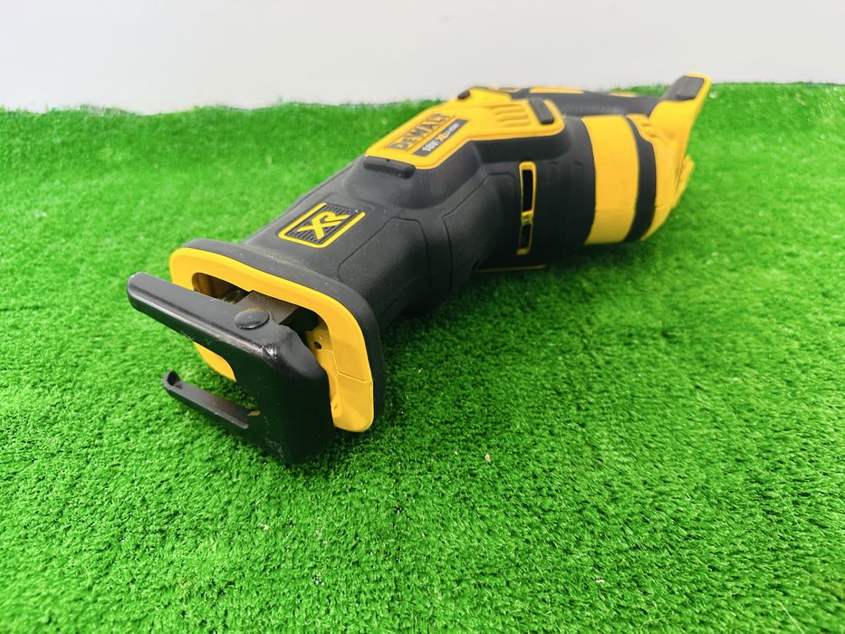 Fierastrau sabie Dewalt DCS367