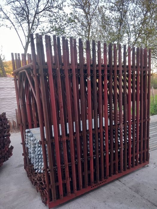 Schela metalica model de Italia